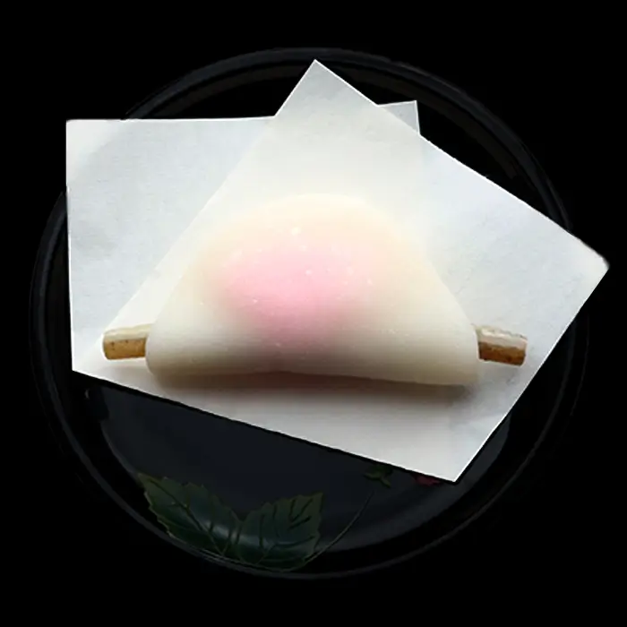 菱葩餅 (ひしはなびらもち), Hishi-Hanabira-mochi, Pâte de haricots blancs au miso blanc et de la gobo, enveloppée dans du gyuhi